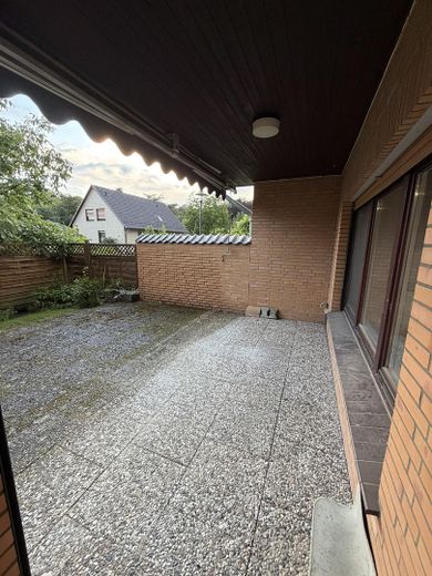 Kernsanierte 4–5-Zimmer-Wohnung | Einbauküche | Kamin | Garage | Terrasse – Terrasse