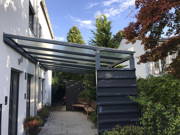 Eigener Eingang voll überdacht