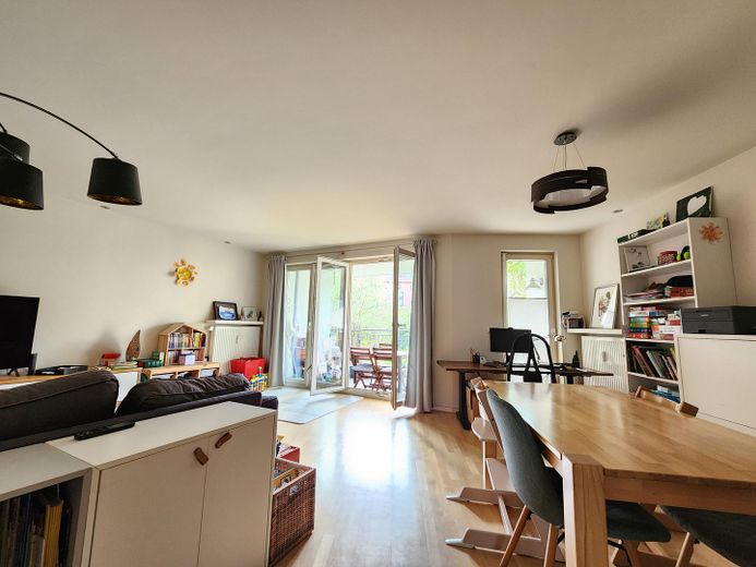 Provisionsfrei: Schöne Eigentumswohnung mit Loggias nahe Neue Mitte Altona – Wohnzimmer