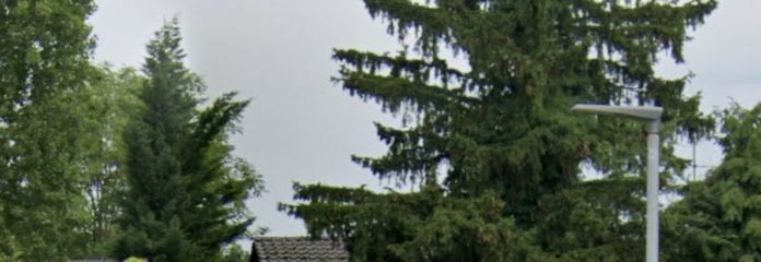 Zufahrt z. Grundstück -Carport