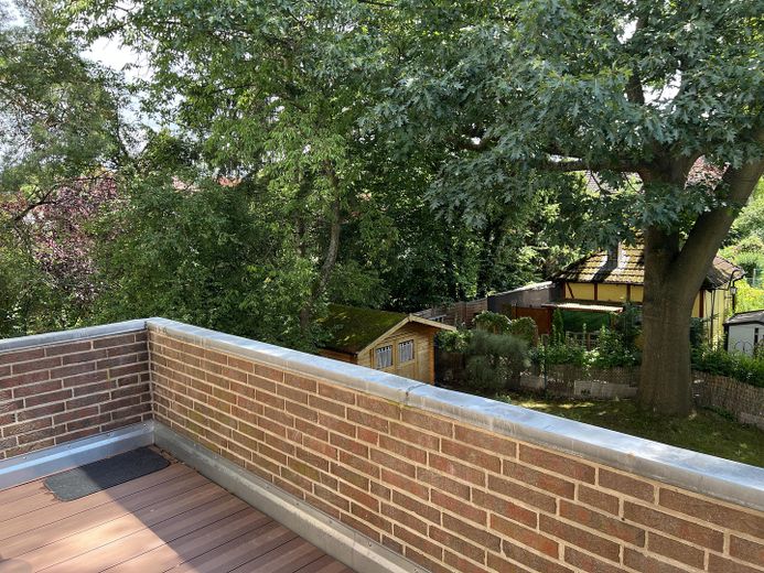 Traumhafte 4 Zimmer Wohnung mit unverbautem Blick – Balkon