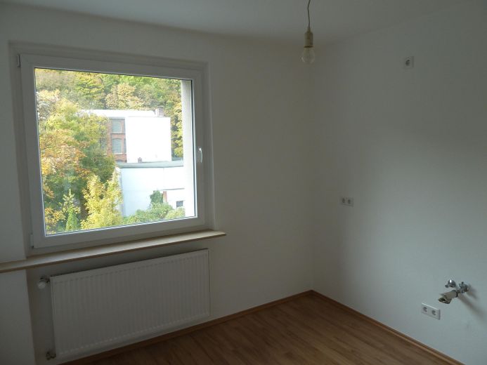 Großzügige Einraumwohnung mit Küche, Diele und Bad im Topzustand – Küche, Nassbereich