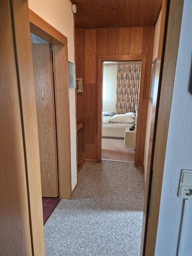 PROVISIONSFREIES gepflegtes freistehendes Einfamilienhaus mit Vollkeller und Kaminzimmer – Flur DG
