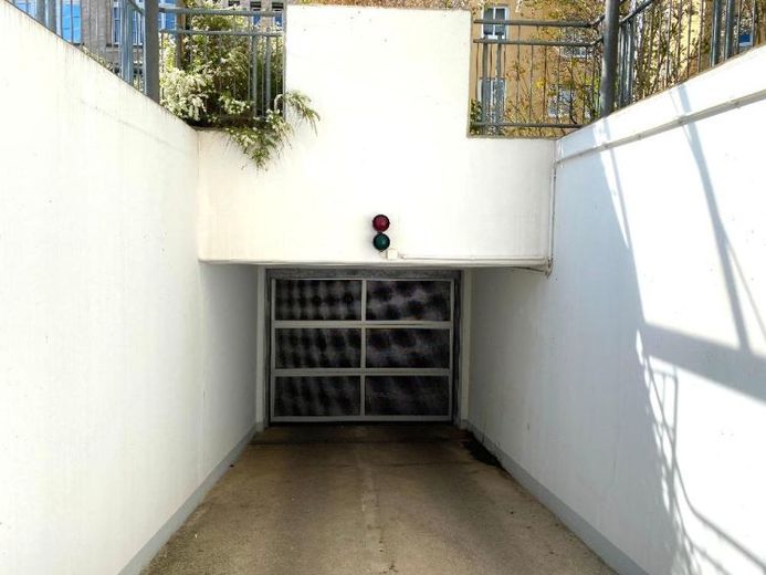 Tiefgaragenstellplatz im Zentrum zu vermieten / Rochlitzer Straße 31-45 – Foto 1