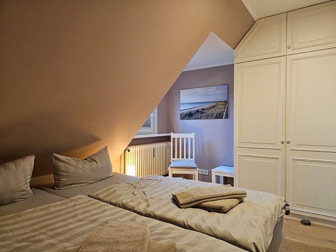 شقة علّية مجددة حصريًا مع ساونا - الشاطئ 8 دقائق سيرًا على الأقدام – Schlafzimmer