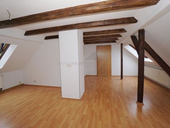 Wohnen unterm Dach: Charmante Maisonette mit Sichtbalken – Foto 1