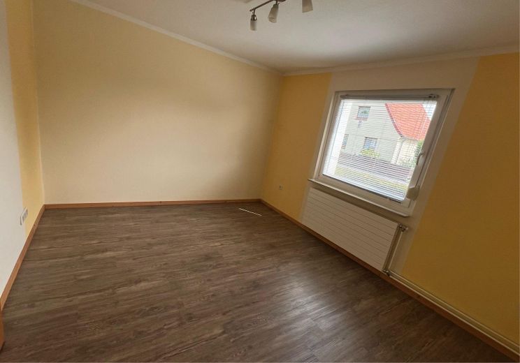 Vivre au centre sans stress de rénovation : maison individuelle compacte, grand jardin, garage XXL – Zimmer EG