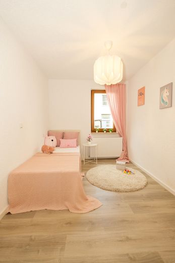 Wunderschönes Einfamilienhaus mit Anliegerwohnung  -  Provisionsfrei! – Kinderzimmer (EG | ursprüngl.)