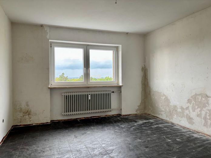 Energetisch saniert - 2-Zimmer-Whg. mit großem Balkon / Umbau in 3-Zimmer-Whg. möglich – Schlafzimmer
