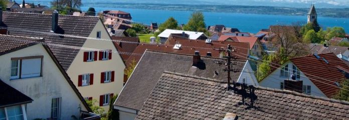 Attraente casa trifamiliare con vista da sogno sul lago, posizione privilegiata nei vigneti di Meersburg, molto tranquilla, strada senza uscita!