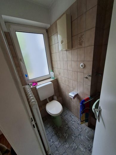 1-room apartment with elevator in the building, central & quiet – WC