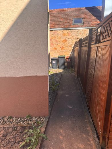 Charmante maison familiale, prête à emménager, avec grande terrasse dans un emplacement pratique – Separater Zugang zu Lagerraum 