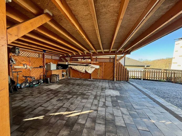 Fröndenberg-Hohenheide: Altbau, aber nicht vom alten Eisen - Energetisch und technisch im TOP Zustand! – Carport
