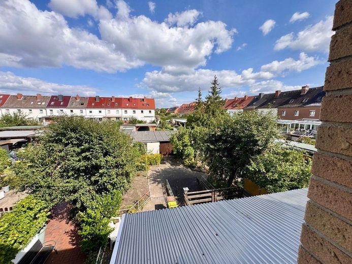HORN IMMOBILIEN ++ Neubrandenburg Vogelviertel, Haus mit Grundstück, Terrasse und 3 Garagen – Ausblick