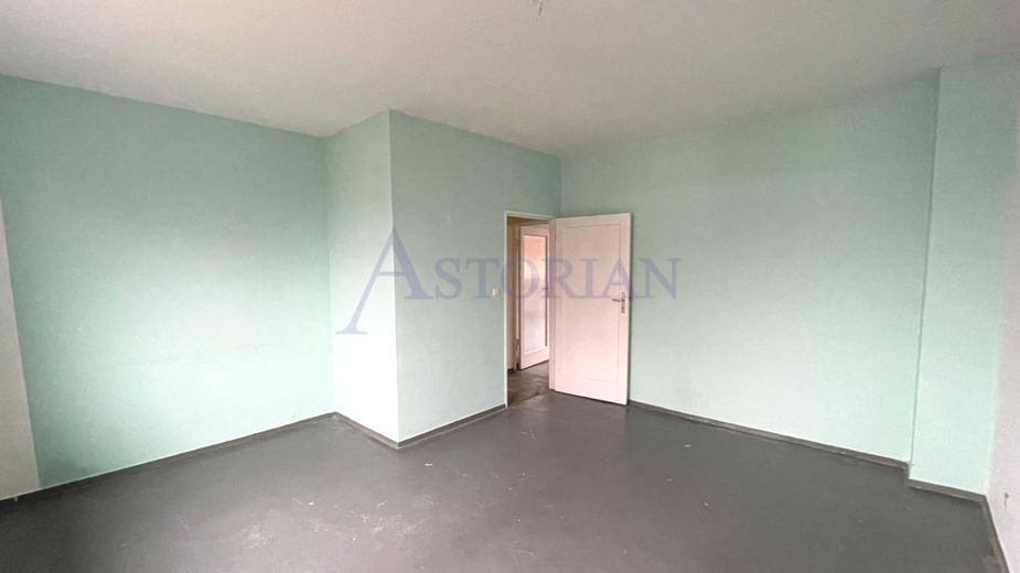Renovierungsbedürftige 2-Zimmer-Wohnung mit Balkon im Herzen Nordberlins – Zimmer 2