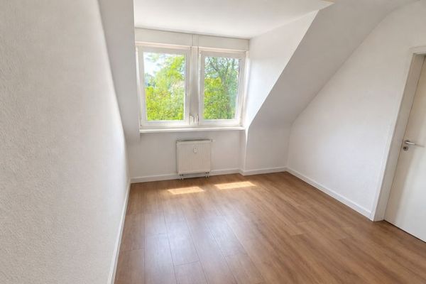 Ładny apartament 2-pokojowy na poddaszu, 31qm do wynajęcia w Ludwigshafen