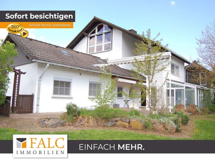+++Großes Einfamilienhaus mit Option für Vermietung, Praxis- oder Büroräume und schönem Garten+++ – Ansicht vom Garten auf das Haus