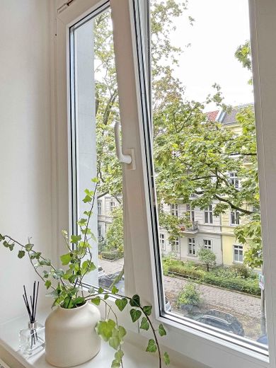 Un chez-soi au charme de l’ancien – rénové avec style dans le quartier de Flora – Ausblick Wohnraum