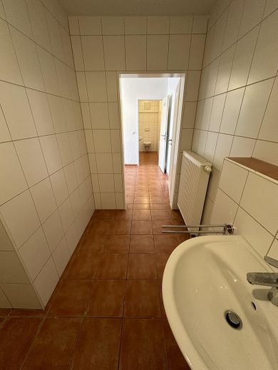 MFH Bielefeld a.d.Landwehr mit 30 Wohnungen, Mietrendite ca. 5% – Bad