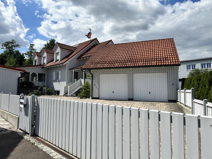 RESERVIERT  A+ Familienhaus mit Wärmepumpe, PV-Anlage & 1.355 m² Grundstück im Landkreis Dachau – Doppelgarage