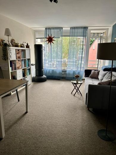 Leerstehende 2 Zimmer WHG mit 2 Balkonen in Bonn-Poppelsdorf – Wohnzimmer