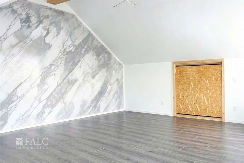 Hochwertige Bauqualität und zeitgemäße Ausstattung vereint – Dachgeschoss