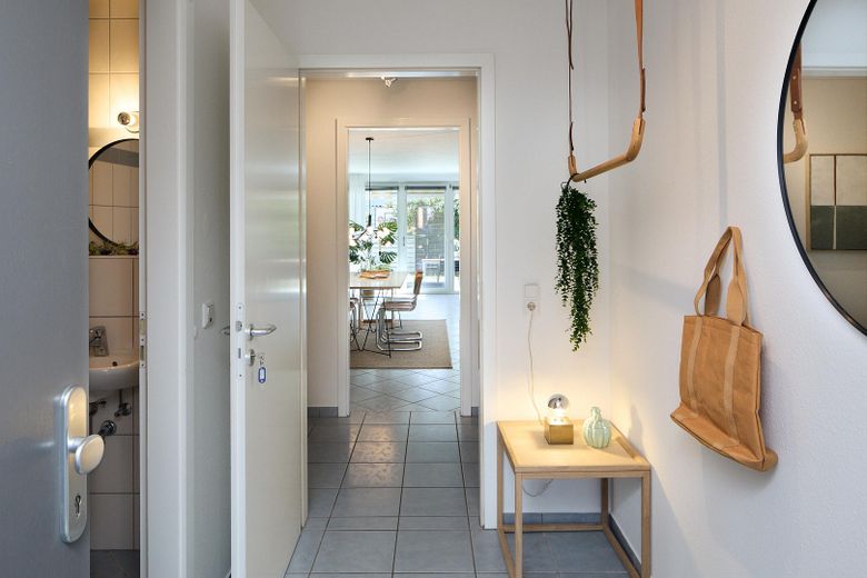 Highlight im Röthelheimpark - bezugsbereit, 4 Zimmer, großer Garten mit Pool – Garderobe