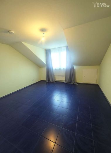 Gemütliche Dachgeschosswohnung mit Balkon und Traumblick! – Schlafzimmer