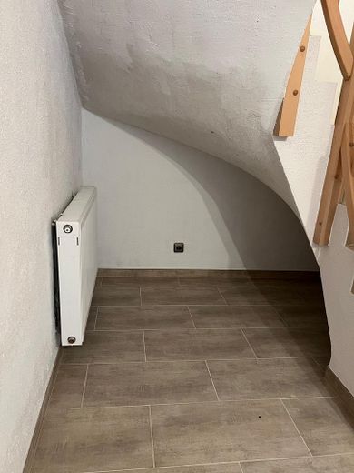 Traumhaftes Haus sucht liebevolle Familie mit Kindern – Stauraum unter der Treppe