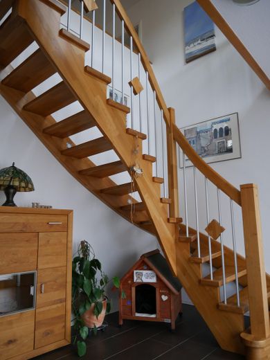 Hochwertig, Modern, in einmaliger grüner Lage – Foyer