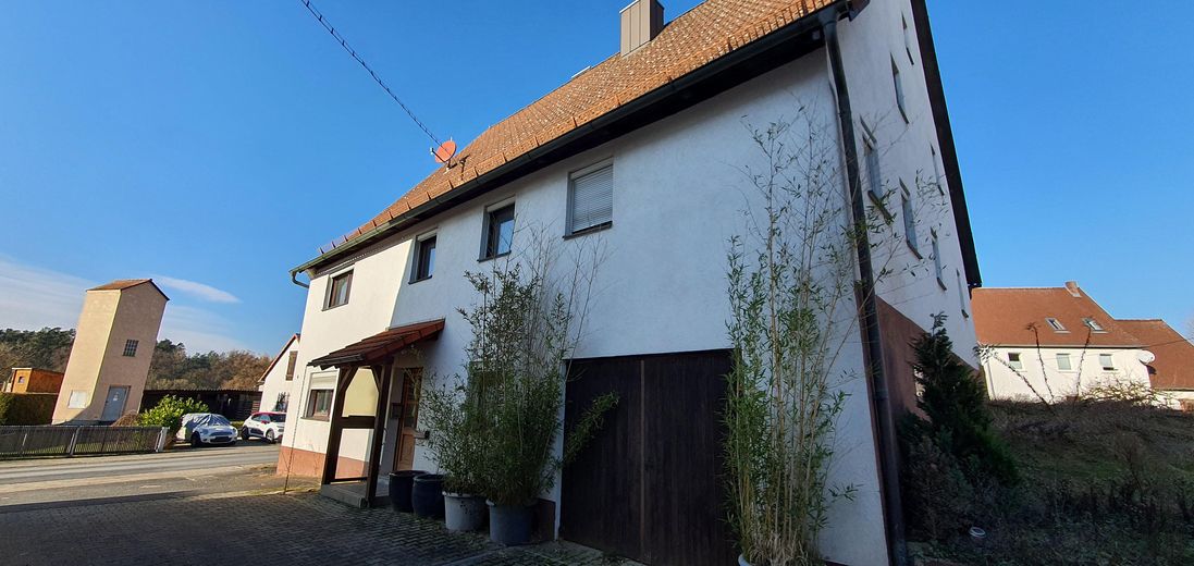 Vecchio casale con 9 stanze, garage e tre piani sottotetto – Foto 7