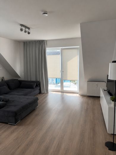 Großzügige, helle 3 Zimmerwohnung zum 01.10 oder 01.11 – Foto 1