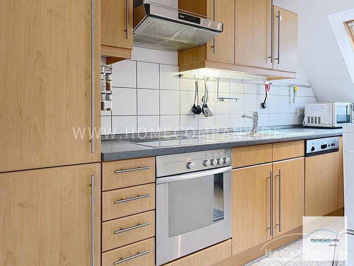 Helle, modern möblierte 1,5-Zimmer-Dachgeschoss-Maisonette-Wohnung mit Südbalkon in Schwabing – e5e9c90240138deac7360096999382b777606179.jpg
