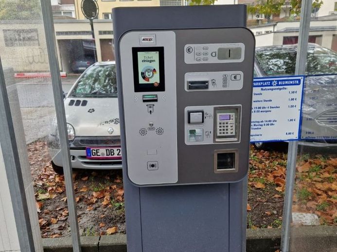 Place de parking comme investissement à Herten-Mitte. Système de barrières et de caisse neuf. – Photo 1