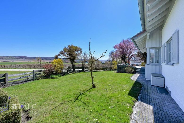 Exklusive Landhaus-Idylle mit unverbaubarem Blick ins Ampermoos – Garten Blick SüdOst mit Terrasse