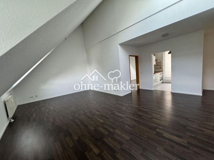 stilvolle 2-Zimmer-DG-Wohnung mit beeindruckender Raumhöhe - zentral in Mz-Kastel, von privat – Foto 1