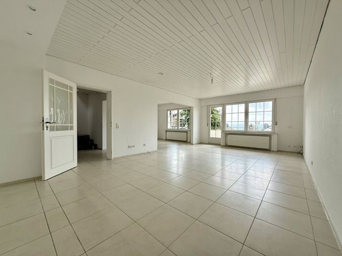 Fröndenberg: Zweifamilienhaus mit üppigem Platzangebot für die gesamte Familie plus separater Garage – Obergeschoss: Wohn-/Essbereich