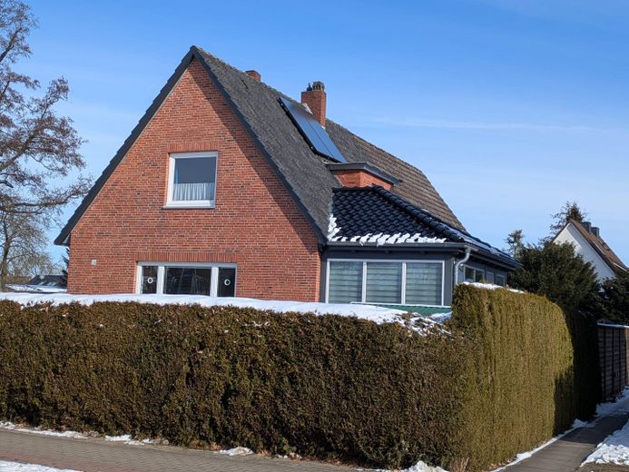 Elmshorn’da çok yönlü tek veya iki ailelik ev – Aile, home office veya kısmi kiralama için alan! – Hausansicht