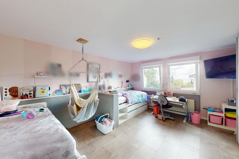Renovated single-family home + self-contained apartment Roetgen – Schlafzimmer EG