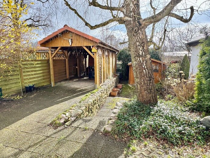 HORN IMMOBILIEN ++ RESERVIERT! interessantes Haus in Neustrelitz ruhige und historische Lage – Carport