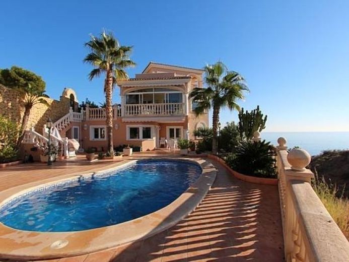 Schöne Villa mit großem privatem Pool und beeindruckendem Blick über die Küste – Foto 1