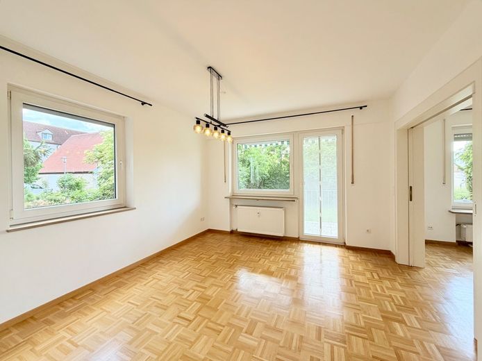 Renovierte EG 4-Zimmer WHG mit Balkon, Einbauküche und Garage – Esszimmer