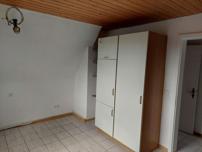 Ruhig gelegenes Einfamilien- / Zweifamilienwohnhaus mit sonnigem Garten – Küche OG