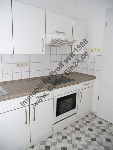 Wohnung mieten - - sanierte und günstige 2 Zimmer – Einbauküche