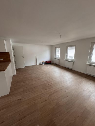 Wohn- und Esszimmer mit Küche