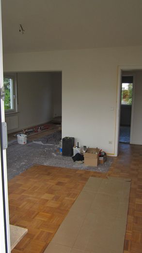 Ruhige zentrale 4,5-Zimmer-Wohnung mit großem Balkon 1. OG Herrenberg Ziegelfeld Wallbox Stellplatz – Wohnen