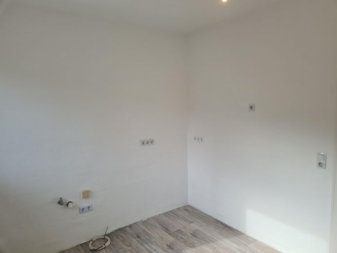 Ruhiges Wohnen, stadtnah in Ge-Buer mit Balkon, Terrasse & Garten – Beisp. Küche Nachbarwohnung