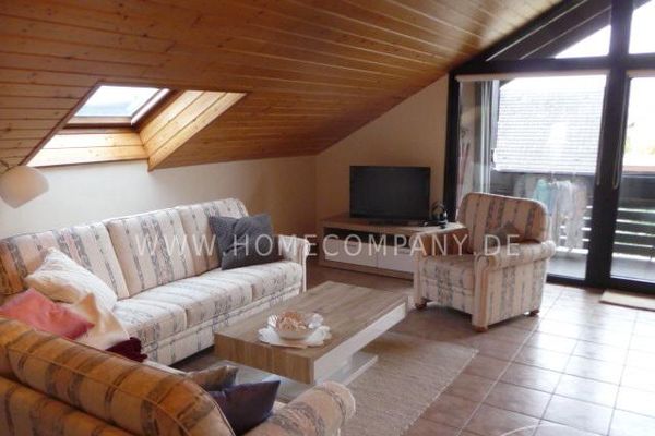 2 Zi.Whg., möbliert, im 1. OG eines 2-Familienhauses, saniere Whg. mit großer Loggia.