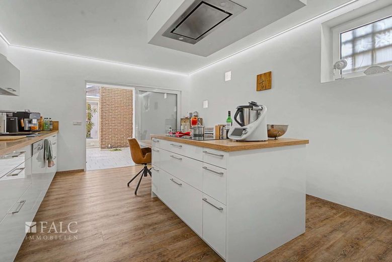 Seltene Gelegenheit in Dülmen - Großzügiges Mehrgenerationenhaus auf traumhaftem 1.335 m² Grundstück – Küche_WE01
