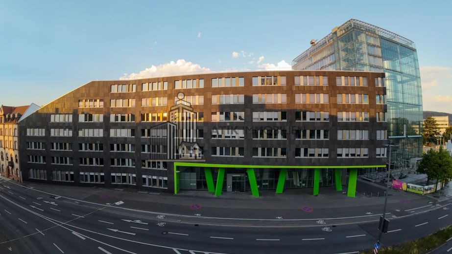 ATIK: Arbeiten mit Schlossblick - attraktive Büroflächen im X-House am Hauptbahnhof - provisionsfrei – Drohnenaufnahme